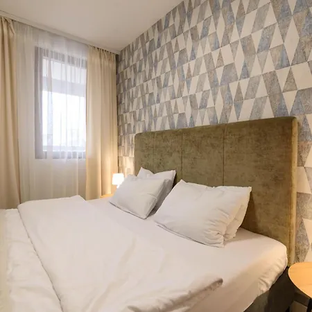 Bonbon Next To Gondola 반스코