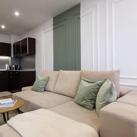 Bonbon Next To Gondola 반스코