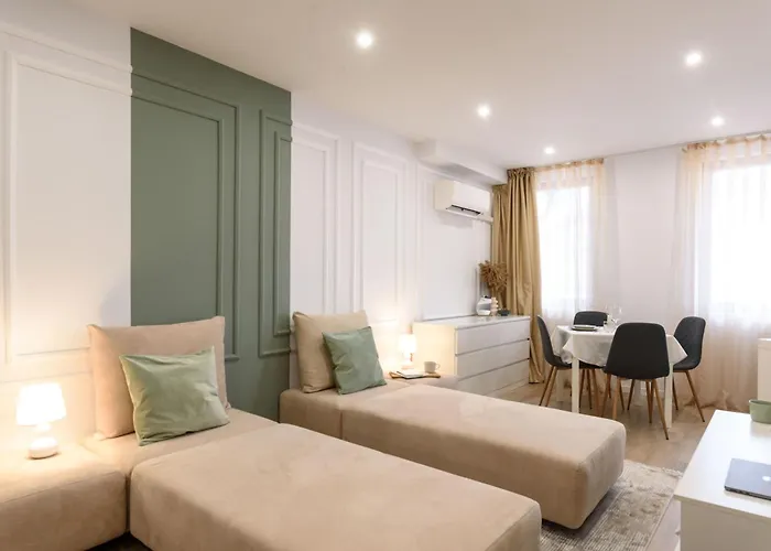 아파트 Bonbon Next To Gondola *