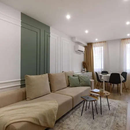 Bonbon Next To Gondola * Μπάνσκο