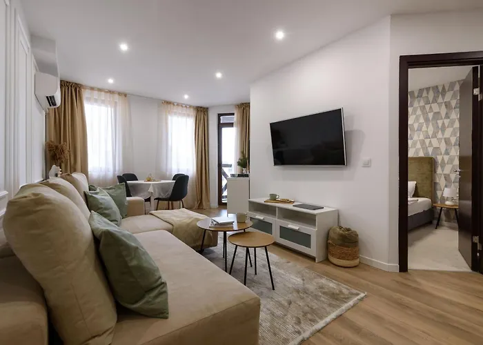 Bonbon Next To Gondola Apartment *